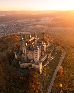 Hohenzollern Castle – Gouden zonsopkomst boven een koninklijk icoon van Ewold Kooistra