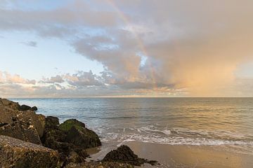 Regenboog tijdens zonopkomst