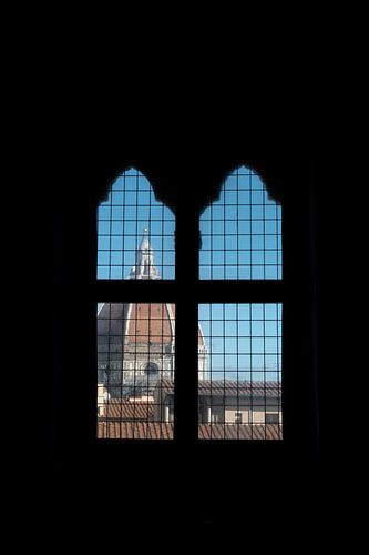 Peek-a-boo Duomo Santa Maria del Fiore | a trip through Italy