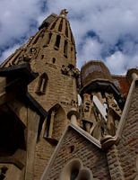 Sagrada Familia en wolkenlucht