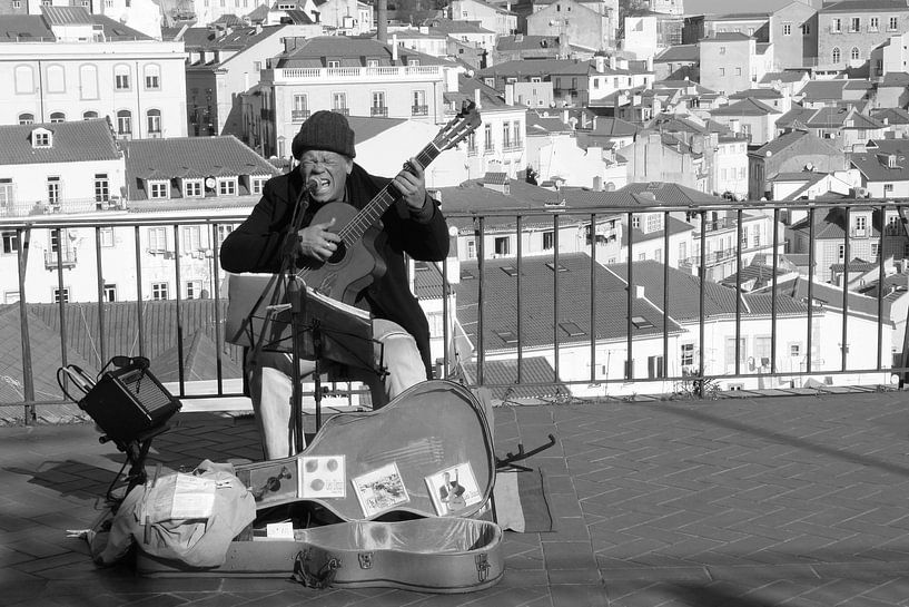 Musicien de rue Alfama par Inge Hogenbijl