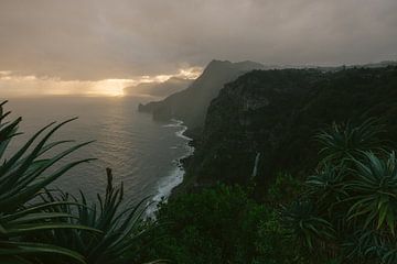 Uitzicht op de ruige kustlijn | Madeira van Marika Huisman fotografie