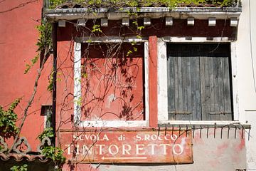 VENISE maisons et fenêtres colorées - tintoretto sur Bernd Hoyen