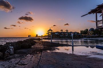 Coucher de soleil sur la plage d'Avila à Curaçao sur Joke Van Eeghem