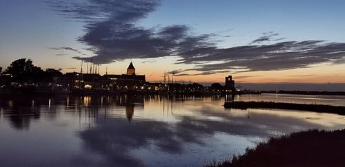 Blick auf Kampen vom Fluss IJssel aus