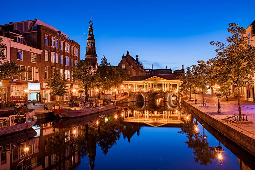 Leiden Boterbrug bij schemering van Erik van 't Hof