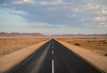 De weg van Lüderitz naar Keetmanshoop in Namibië van Teun Janssen