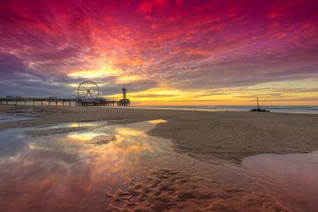 Sunset on Scheveningen beach, The Hague by Rob Kints