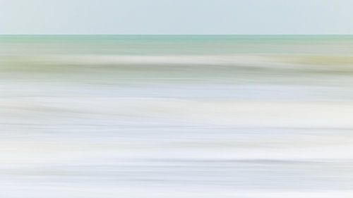 Sanftheit. Zarte Pastelltöne der Wellen der Nordsee im winterlichen Morgenlicht. Bildformat 16:9