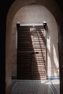 The gateway to the past by Wendy Bos