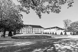 BERLIN Bellevue Palace in Autumn Splendor – black and white
