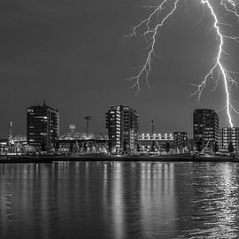 stadion van Feijenoord met onweer 9 von John Ouwens