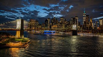 Brooklyn Bridge bij nacht van Karsten Rahn