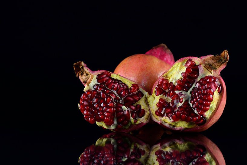 Pomegranate reflect by Ulrike Leone