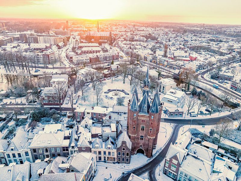 Zwolle Sassenpoort tijdens een koude winterochtend van Sjoerd van der Wal Fotografie
