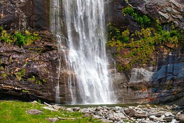 Wasserfall im schönen Maggiatal von Dieter Fischer