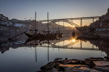 Sonnenaufgang an der Brücke Ponte Dom Luís 1