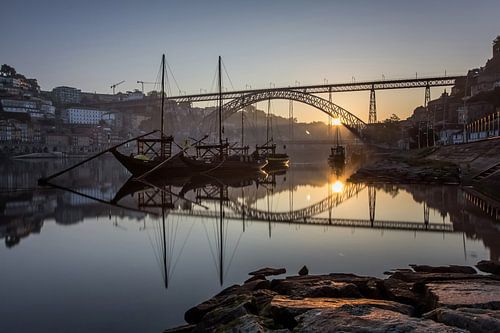 Zonsopkomst aan de Ponte Dom Luís 1 brug