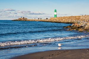 Mole an der Ostseeküste in Warnemünde