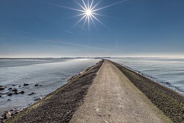 De pier van PaesensModdergat met de zon als ster boven t land