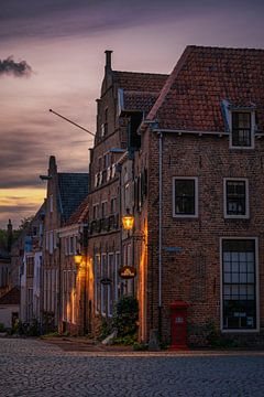 Bergstraat in Deventer tijdens de zonsondergang van Jaimy Leemburg Fotografie