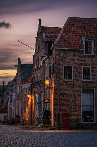 Bergstraat in Deventer tijdens de zonsondergang