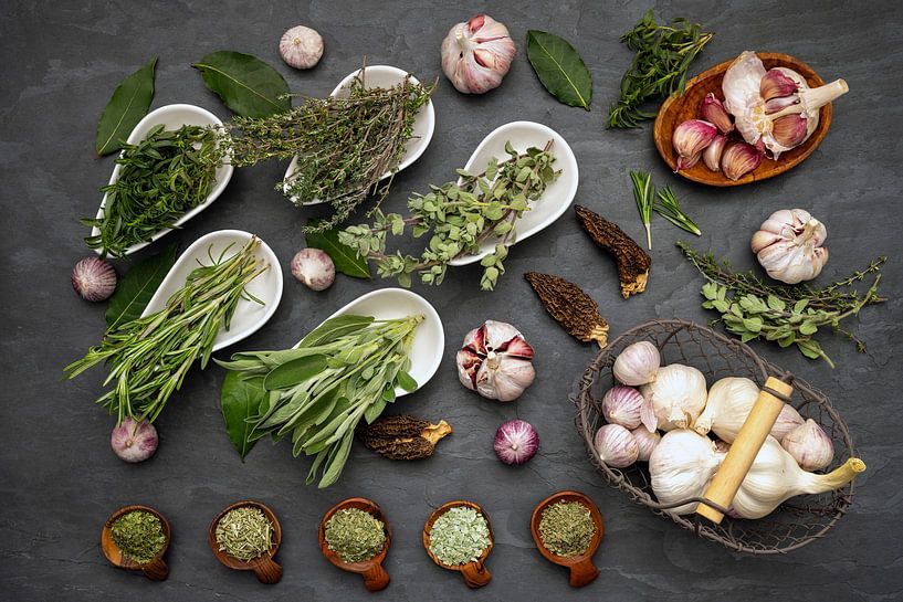 The still life "A firework display of herbs and garlic" by Photo Art Thomas Klee