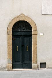 Old Tuscan door | Volterra | Italy | Architecture by Mirjam Broekhof