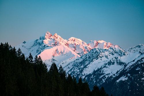 Laatste zonnestralen over de Allgäuer Hochalpen