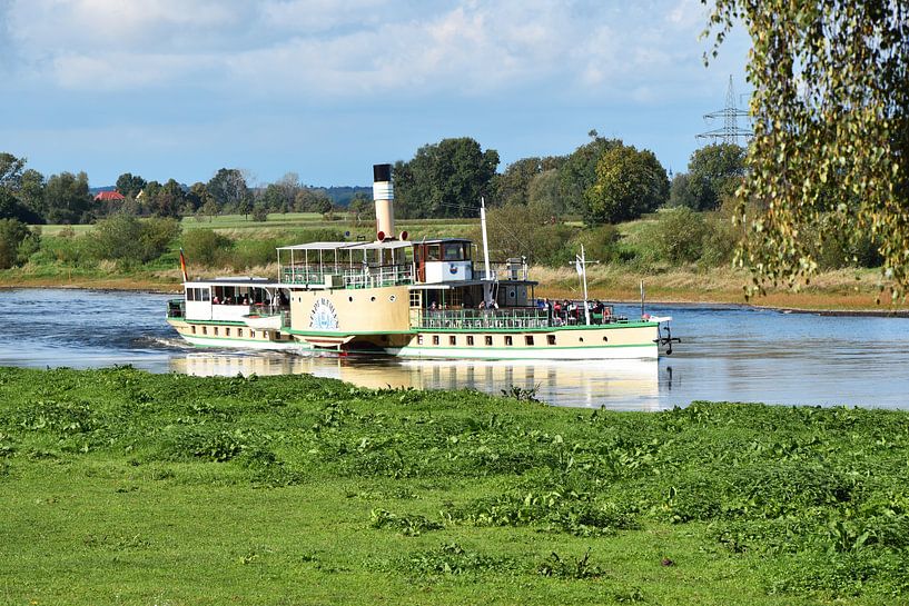 Schiff auf der Elbe von Marcel Ethner