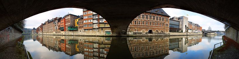 Under The Bridge van Dennis Van Den Elzen