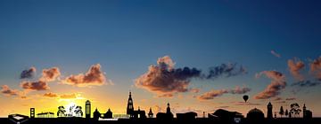 Skyline Breda bij zonsondergang van Houtmeid