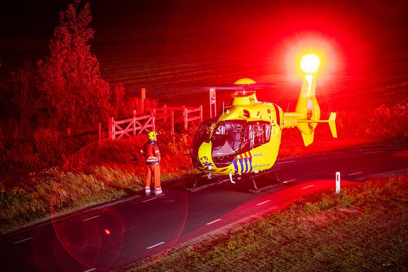Traumahubschrauber bereitet sich auf den Start vor von Stefan Verkerk fotografie
