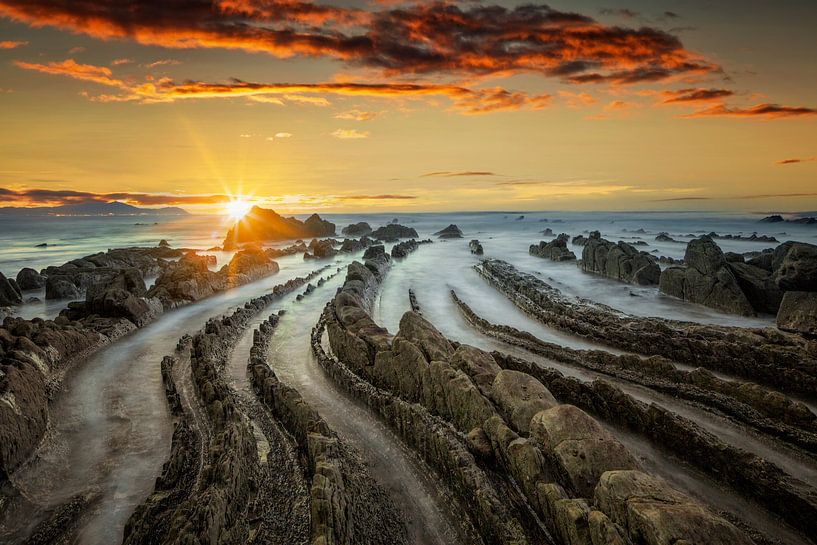Coucher de soleil sur la côte de Barrica, Pays Basque par Dieter Meyrl