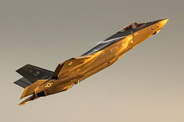 F-35 Lightning II tijdens zonsondergang van KC Photography