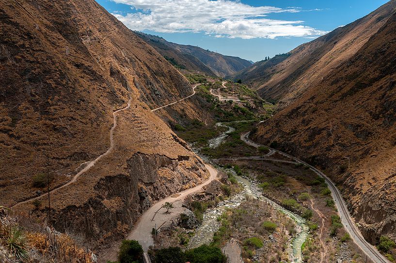 Ecuador: La Nariz del Diablo (Alausí) by Maarten Verhees
