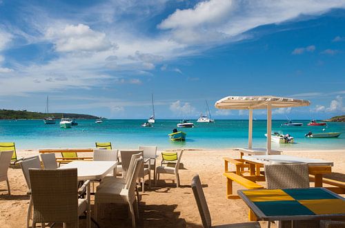 Caribisch strand aan de baai