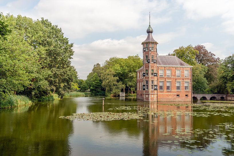Castle Bouvigne in Breda by Ruud Morijn
