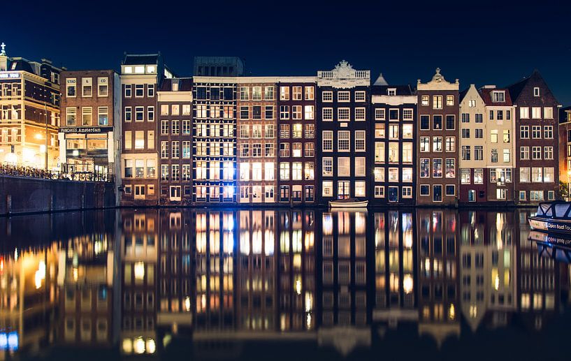 Amsterdam by night van Niels Keekstra