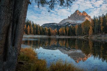 Dolomiten im Spiegel des Sonnenaufgangs von Martin Podt