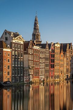 Maisons du canal sur le Damrak, Amsterdam sur Thea.Photo
