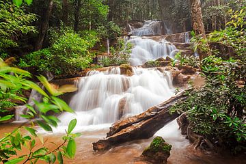Waterval in de natuurparken van Thailand by Marcel Derweduwen