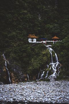 Temple surrounded in nature with waterfall in Taiwan by Stijn van Straalen