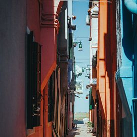 De straten van Burano, Venetië, Italië van Pitkovskiy Photography|ART
