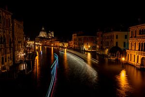 Bateaux en mouvement lors d'une soirée à Venise sur Damien Franscoise