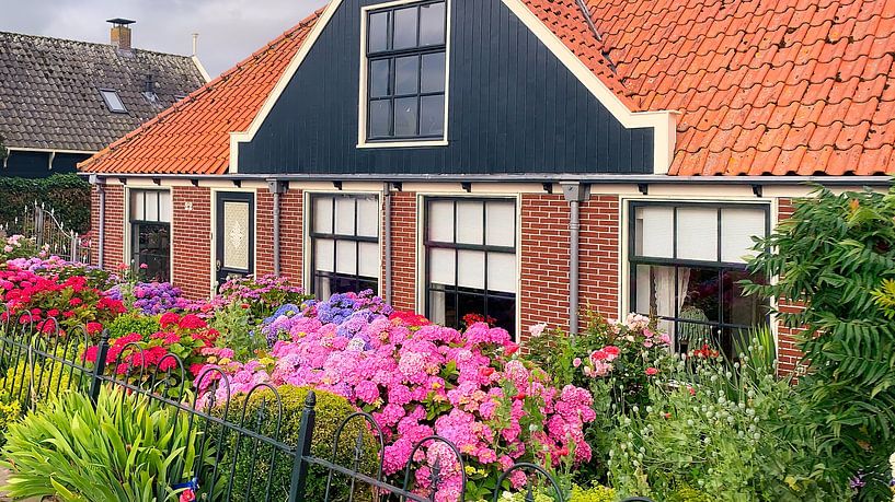 Boerderij met bloemen van Digital Art Nederland