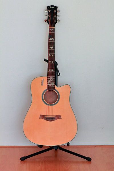 &quot;Gitarre auf Ständer. von Capture the Moment 010