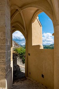 Blick durch die Kirche in Crest France