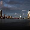 Ligne d'horizon de Rotterdam - heure bleue sur Wouter Degen