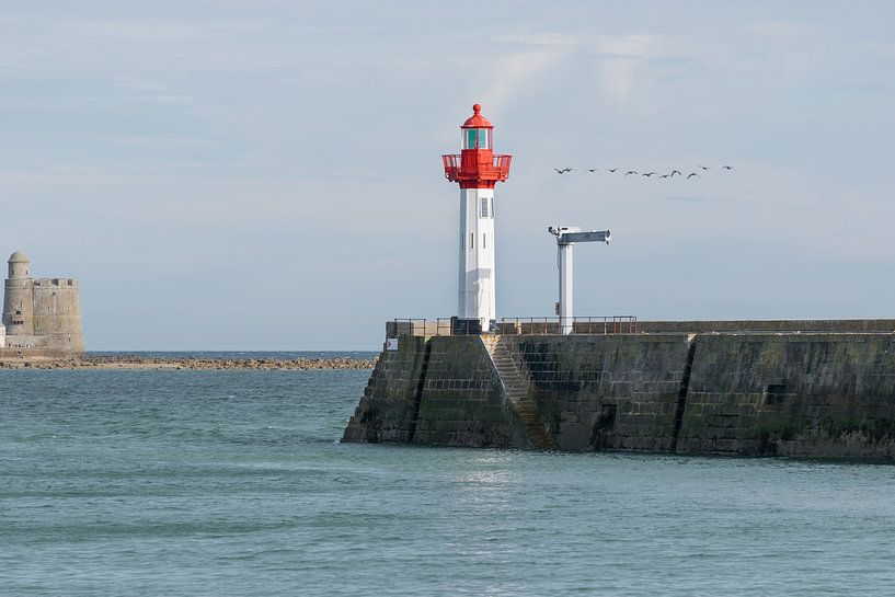 Vuurtoren in het Franse Saint Vaast La Hougue van Patrick Verhoef
